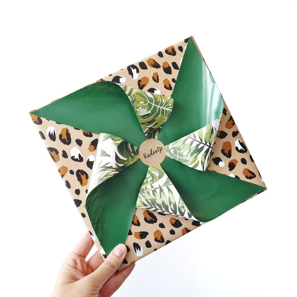 Creatief een cadeautje inpakken met dubbelzijdig cadeaupapier