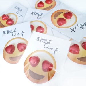 Liefdevolle traktatie voor Valentijnsdag met chocolade hartjes