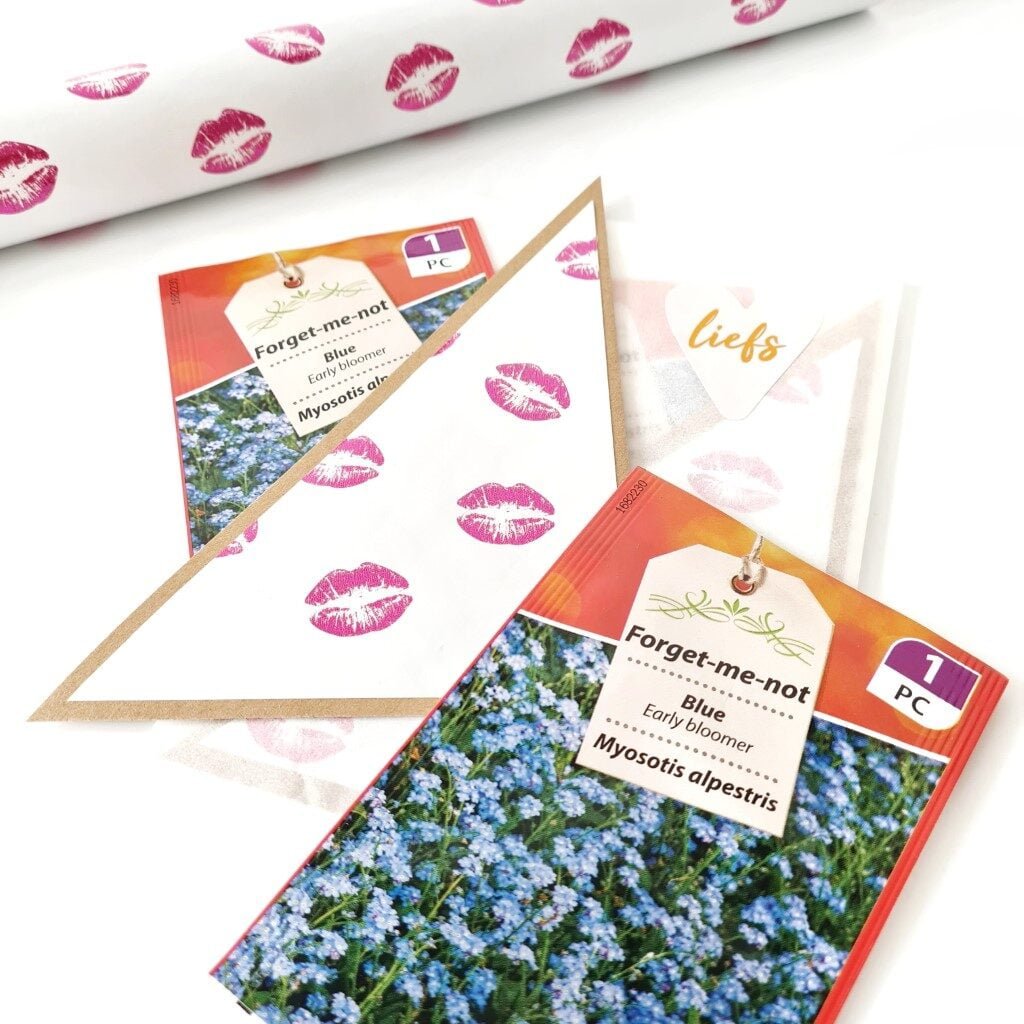 Een zakje vergeet me nietjes bloemzaadjes om te trakteren bij een afscheid