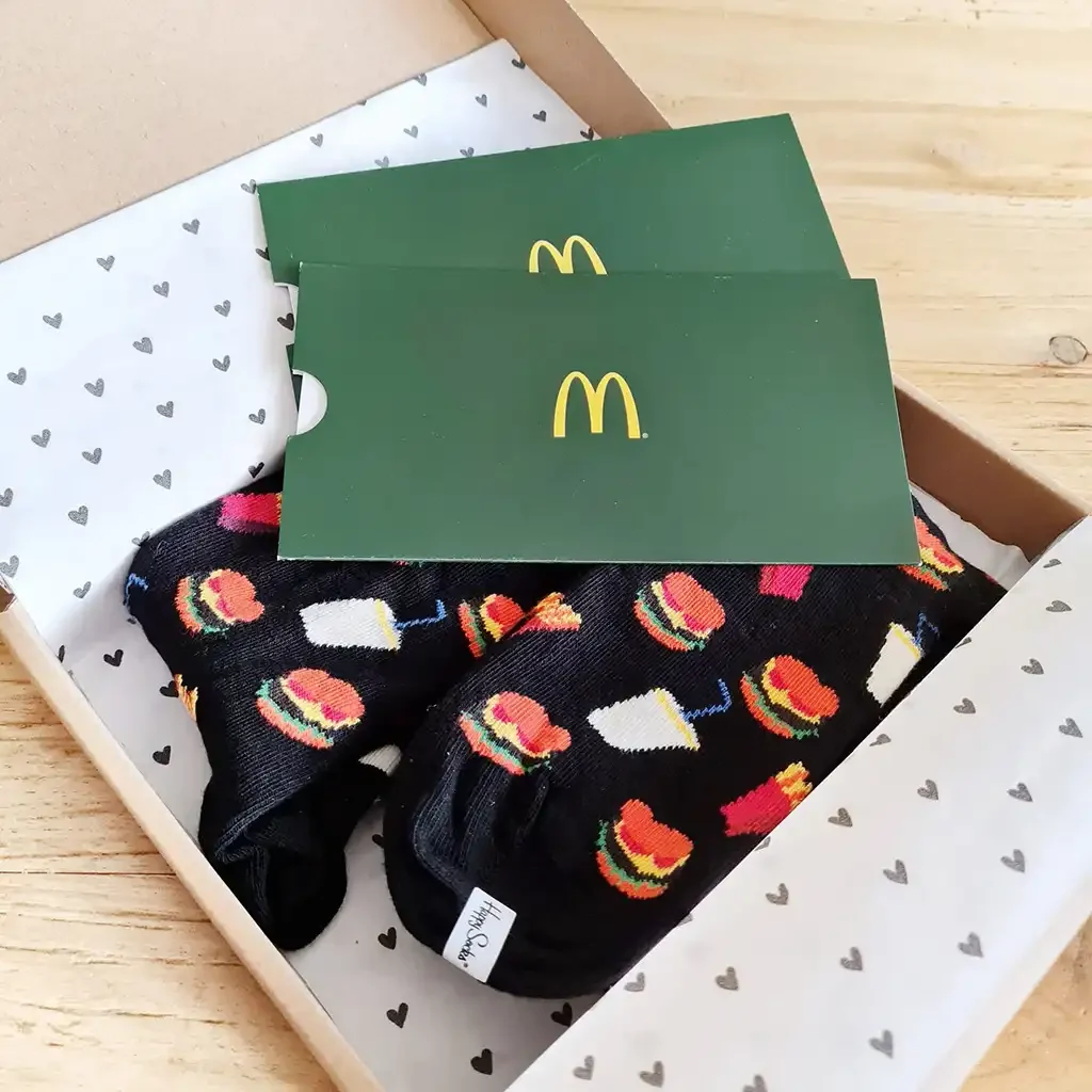 giftbox met happy socks en kadobon voor mc Donalds