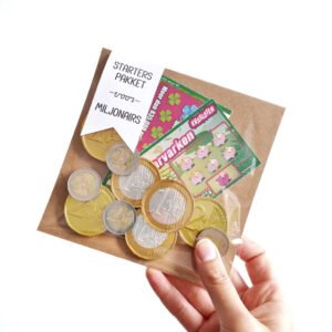 Geld leuk verpakken tot een mooi cadeau inclusief krasloten