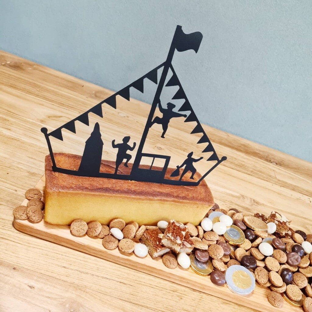 Van een cake een stoomboot maken met een taarttopper gemaakt met mijn Cricut snijmachine