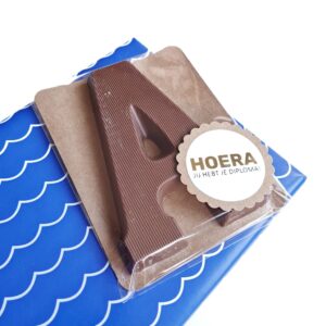 Een chocoladeletter cadeau doen als kado voor het halen van je zwemdiploma
