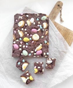 rocky road fudge voor pasen naar recept van Laura's bakery