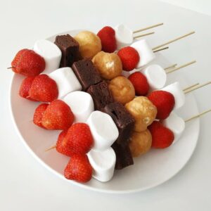 Een traktatie op een stokje, omdat trakteren op deze manier meteen een feestje is