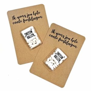 Kerstkaarten voor de kinderen met sneeuwballen en gratis printable