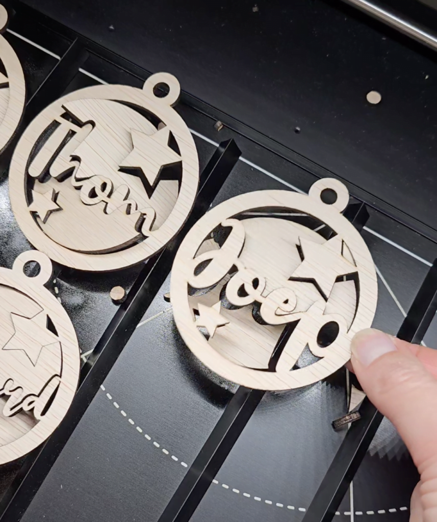 houten kerstballen gemaakt met lasersnijder van xTool M1