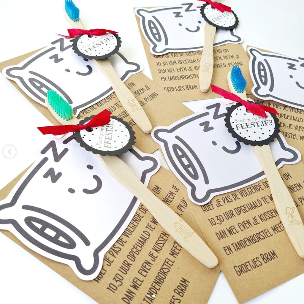 Leuke uitnodiging voor slaapfeestje met tandenborstel