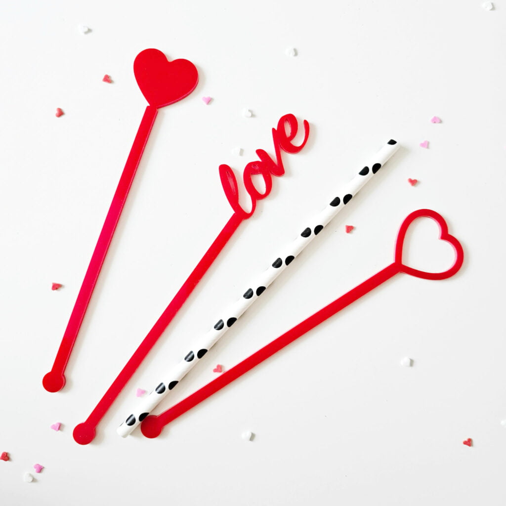 roerstaafjes maken met hartjes voor Valentijnsdag, huwelijk of moederdag