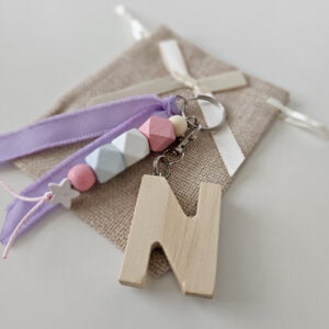 sleutelhanger met letter van hout