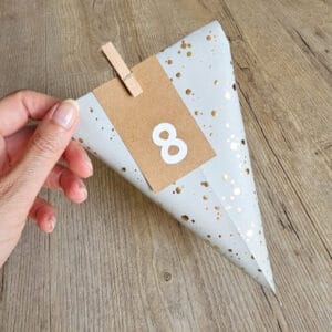 driehoekzakje gemaakt van plat cadeauzakje