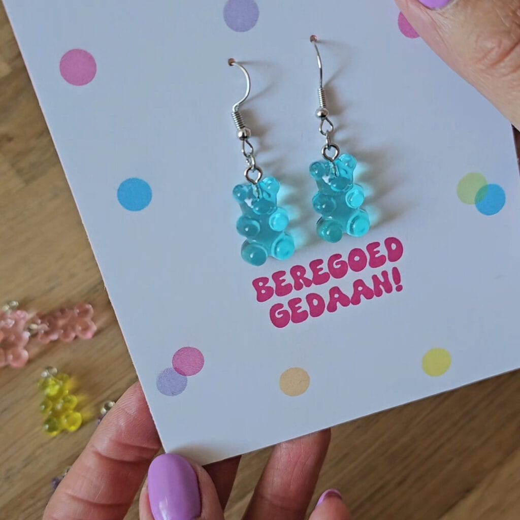 zelf oorbellen maken met beren bedeltjes van Solow